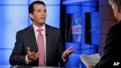 Trump Jr. pareció restar importancia a las conversaciones con WikiLeaks al momento de difundirlas.
