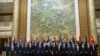 美中贸易谈判代表团成员在北京钓鱼台国宾馆合影(2019年2月15日)