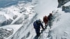 Tuyết lở trên đỉnh Everest, 12 người thiệt mạng 
