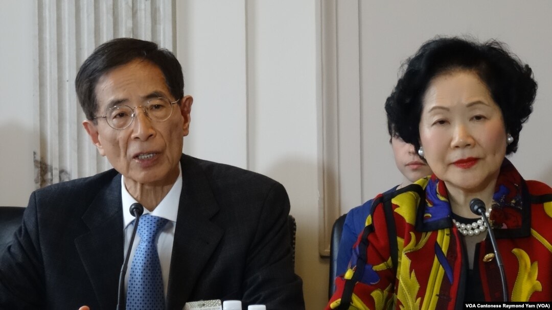 民主黨創始人李柱銘(左)與陳方安生(右)四月訪美時出席CECC就香港問題舉行的座談會上。