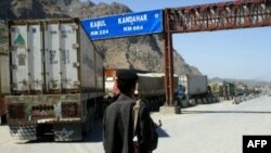 Một tuyến đường bộ quan trọng dẫn tới Afghanistan chạy qua vùng Khyber và được dùng để tiếp tế cho các binh lính liên minh do Hoa Kỳ lãnh đạo.