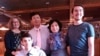 曹三强牧师（后排左二）和家人(公民力量) 
