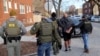 Pripadnici Imigracione i carinske službe hapse ilegalne imigrante u Čikagu (Immigration and Customs Enforcement/Handout via REUTERS)