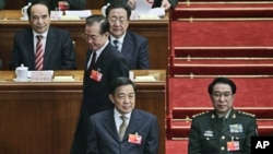 中国总理温家宝和重庆市委书记薄熙来在北京两会的会场上(资料照片)