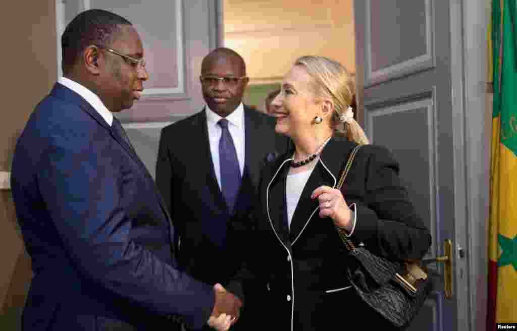 Ngoại trưởng Clinton gặp gỡ Tổng thống Senegal Macky Sall tại Dinh Tổng thống ở Dakar, 1 tháng 8, 2012.