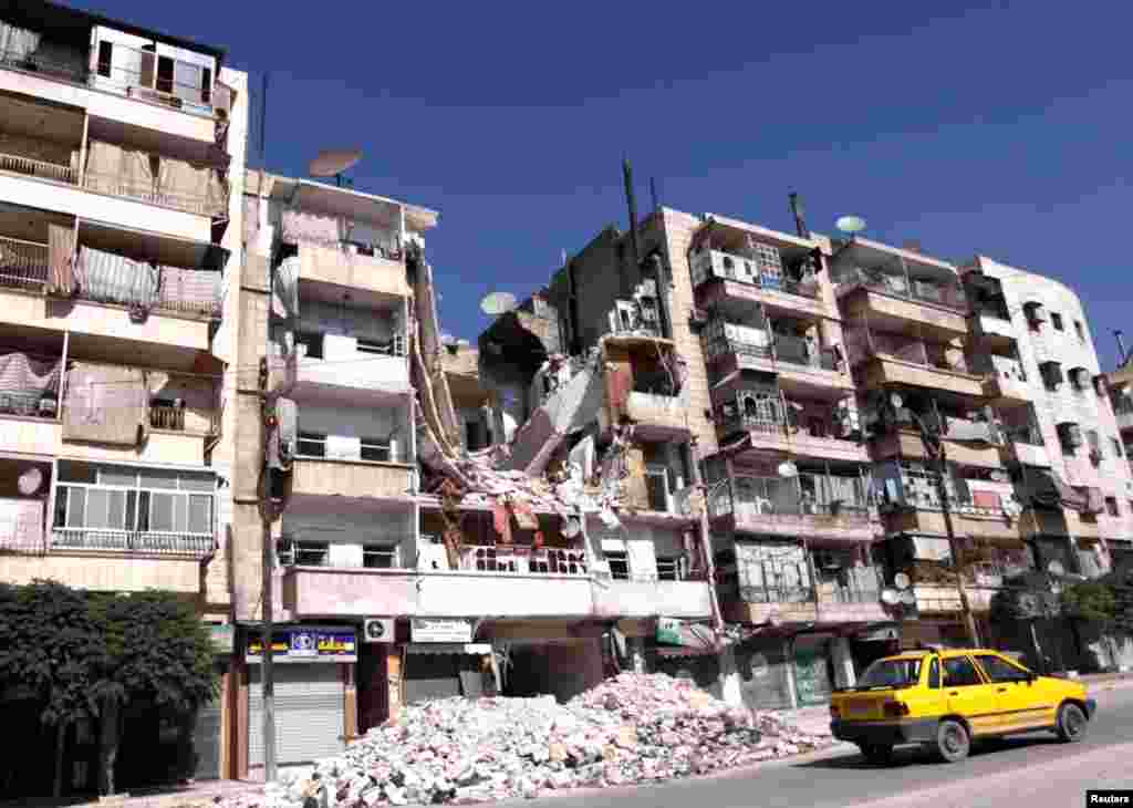 Một tòa nhà bị hư hại tại thị trấn Katerji Tariq trong thành phố Aleppo, ngày 14/10/2012.