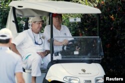 El presidente Donald Trump llega a su campo de golf en West Palm Beach para jugar con miembros del Servicio de Guaradacostas de EE.UU. Dec. 29, 2017