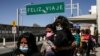 Migrantes centroamericanos en busca de asilo, que fueron transportados en avión desde Brownsville a El Paso, Texas, y deportados de EE. UU. a Ciudad Juárez, México.[Foto de archivo]