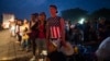 La caravana original de migrantes se encuentra a unos 1.290 kilómetros del paso fronterizo más cercano. Veracruz retira su promesa de trasladarlos hasta Ciudad de México.