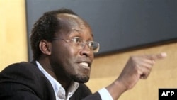 Ông Callixte Mbarushimana, thủ lãnh của nhóm phiến quân có tên là Lực lượng Dân chủ Giải phóng Rwanda (gọi tắt là FDLR), đã bị bắt tại Paris dựa theo trát của Tòa án Hình sự Quốc tế