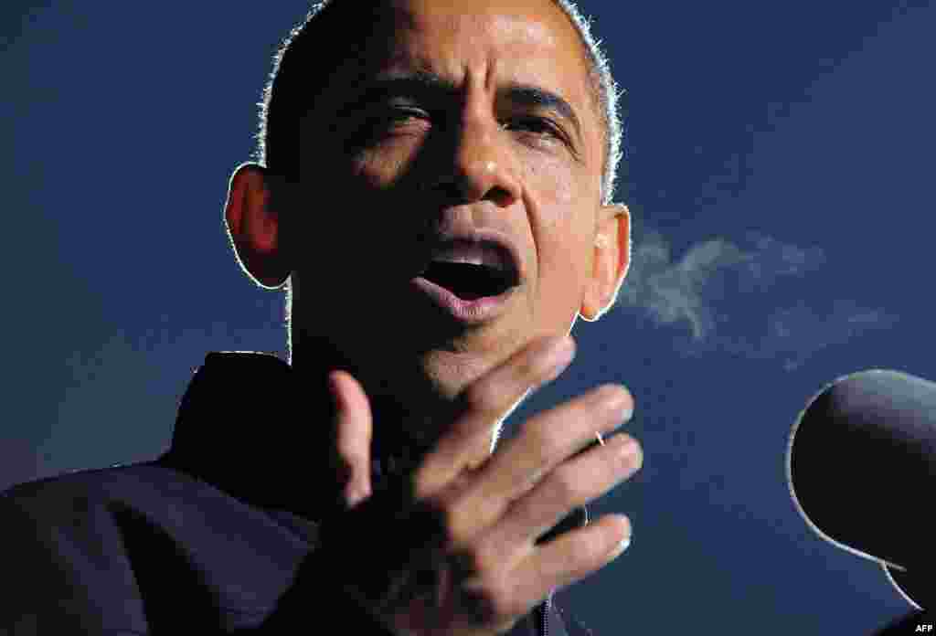 Tổng thống Barack Obama diễn thuyết tại buổi vận động cuối cùng ở thành phố Des Moines, bang Iowa, ngày 5 tháng 11, 2012.