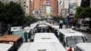 Archivo. Autobuses bloquean una avenida en Caracas durante una protesta del transporte público el 3 de agosto de 2018.