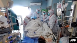 An H7N9 bird flu patient is being treated in a hospital in Wuhan, central China's Hubei province, Feb. 12, 2017.