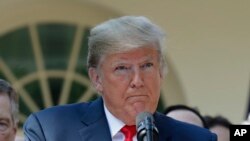 Ông Trump phát biểu trước các phóng viên về cuộc điều tra ông Kavanaugh