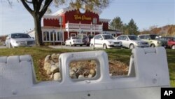 Một nhà hàng ở Ohio quảng cáo tìm nhân viên làm toàn thời gian và bán thời gian