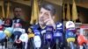 El jefe de prensa del grupo libanés Hezbolá, Mohammad Afif, declara en Ghobeiry, al sur de Líbano, el 22 de octubre de 2024. (REUTERS)