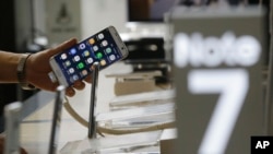 Samsung pidió a quienes tengan un Galaxy Note 7 que lo apaguen y busquen un reembolso o lo cambien por otro teléfono.
