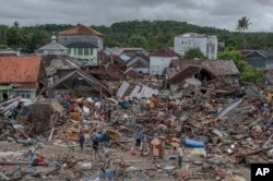 La cifra de muertos podría aumentar en la medida que las autoridades visitan las zonas afectadas por el tsunami ocurrido en Indonesia.