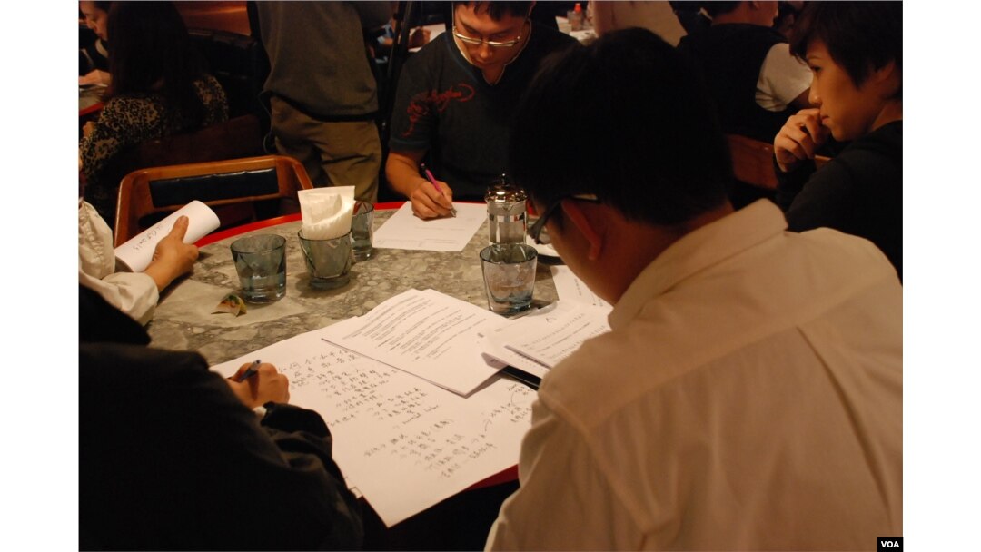 約70人參與佔中金融界商討日,參加者進行分組討論特首普選辦法等議題