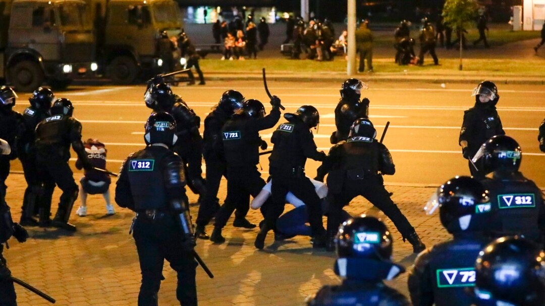 Policija u Belorusiji tuče demonstrante pendrecima