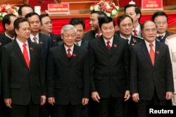 Thứ trưởng Bộ Thông tin và truyền thông Trương Minh Tuấn kêu gọi người dân “không nên căn cứ thông tin mạng để suy diễn 'tứ trụ'.
