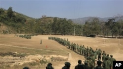 Quân đội Độc lập của sắc tộc Kachin, một trong những nhóm võ trang lớn nhất ở Miến Điện, đang tập luyện tại một doanh trại gần Laiza, khu vực ở miền bắc Miến Điện do người Kachin kiểm soát