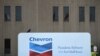 Un letrero de entrada en la refinería de Chevron, ubicada cerca del Canal de Navegación de Houston, se ve en Pasadena, Texas, EE. UU., el 5 de mayo de 2019.