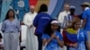 El papa Francisco recibe a representantes de diferentes países que asistieron a un evento del Día Mundial de la Juventud en Ciudad de Panamá, el jueves 24 de enero de 2019.