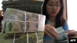 Việt Nam tăng lãi suất tái cấp vốn lên 11%