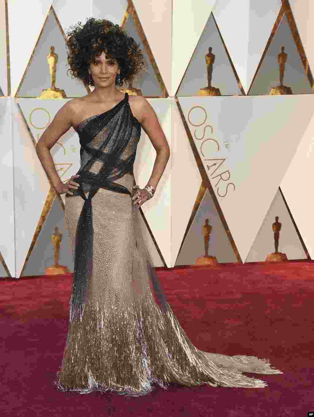 Halle Berry arrives at the Oscars on Sunday, Feb. 26, 2017, at the Dolby Theatre in Los Angeles.