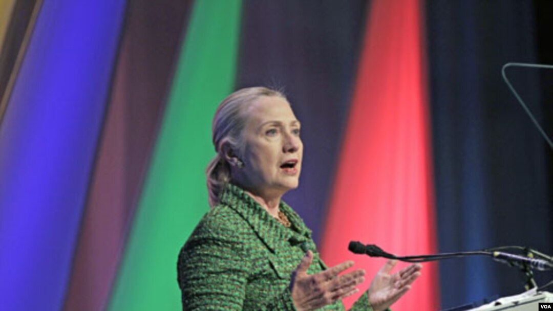Clinton le pidió a las grandes compañías no vender equipo tecnologico a gobiernos represivos.