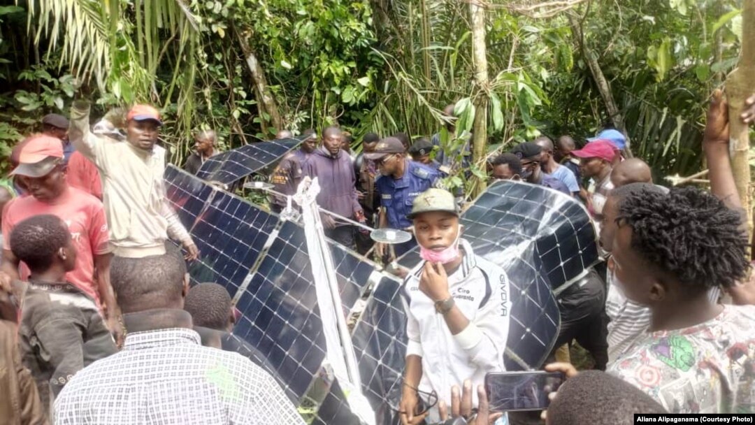 Mokambi ya etuka ya Bas-Uele na lipinga lya mbulamatari na ye ne esika satelite moko ekwei na Buta, Bas-Uele, 25 août 2020. (Aliana Alipaganama)