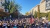 Cientos de personas celebrar en Washington D.C. la victoria proyectada del demócrata Joe Biden. 