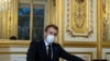 El presidente francés Emnanuel Macron habla por teléfono con el presidente electo de Estados Unidos, Joe Biden. 