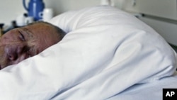 Một bệnh nhân Alzheimer ngủ suốt ngày trước khi qua đời tại một viện dưỡng lão ở Hà Lan