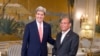 美国国务卿克里与突尼斯总统马佐基在总统府会晤。（2014年2月18日）